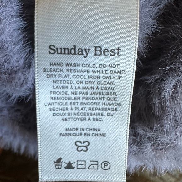 Brand New Aritzia Sunday Best Fuzzy Sweater - Picture 7 of 9